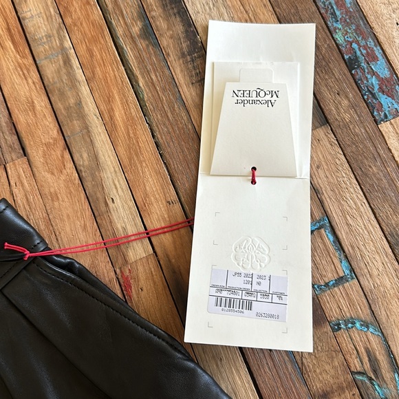 Alexander McQueen eyelet-embellished leather shorts Sz 44 **NWT** - Picture 4 of 15